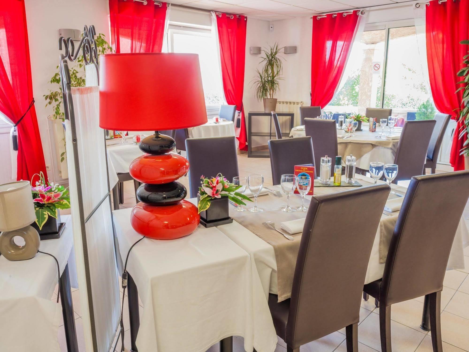 Le Grand Jardin Hotel Aujargues Екстериор снимка